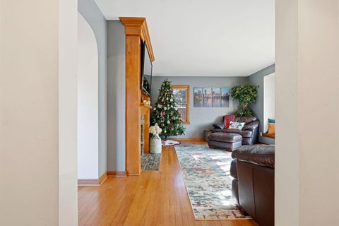 Tiny photo for 238 W Henderson Road, Columbus, OH 43214 (MLS # 225044189)