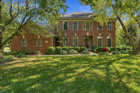 Photo of 372 Ashmoore Circle E, Powell, OH 43065 (MLS # 226038310)