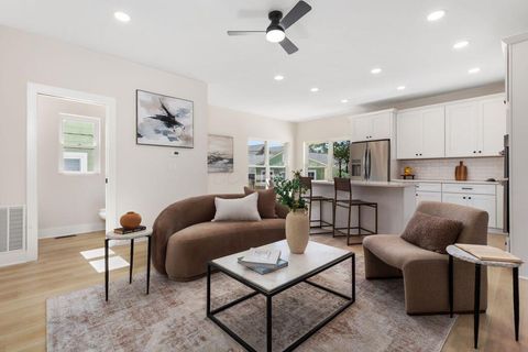 Photo of 520 W 1st Avenue B #B, Columbus, OH 43201 (MLS # 226023088)