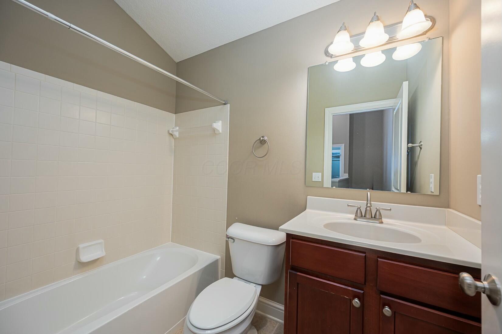 1406 Lower Green Circle, Columbus, Ohio image 24