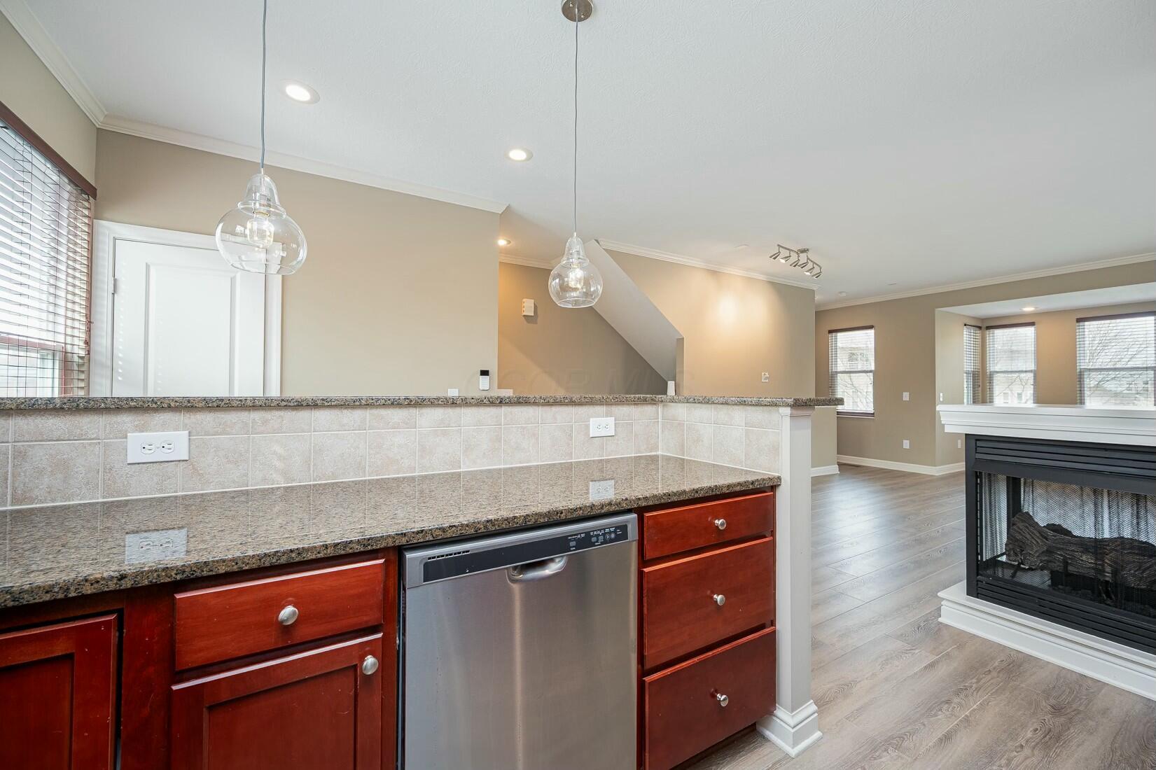 1406 Lower Green Circle, Columbus, Ohio image 9