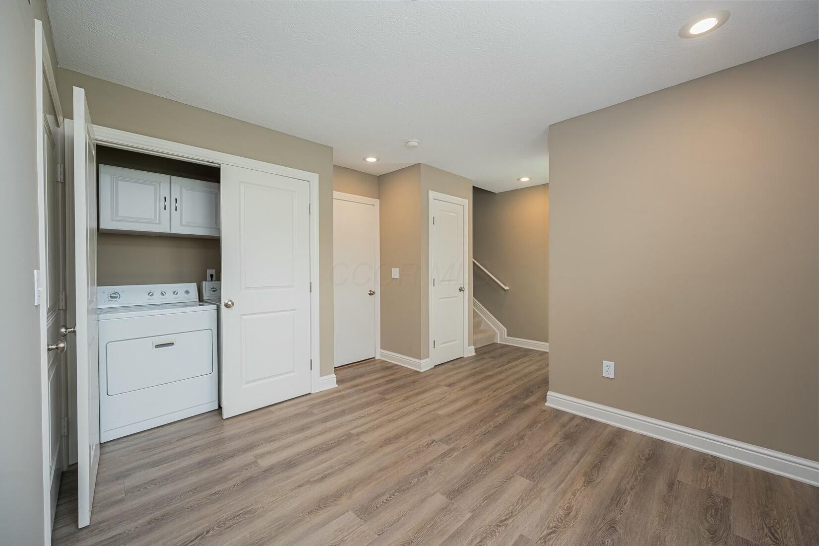 1406 Lower Green Circle, Columbus, Ohio image 3