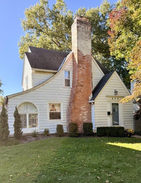 Photo of 223 N Remington Road, Columbus, OH 43209 (MLS # 226037864)