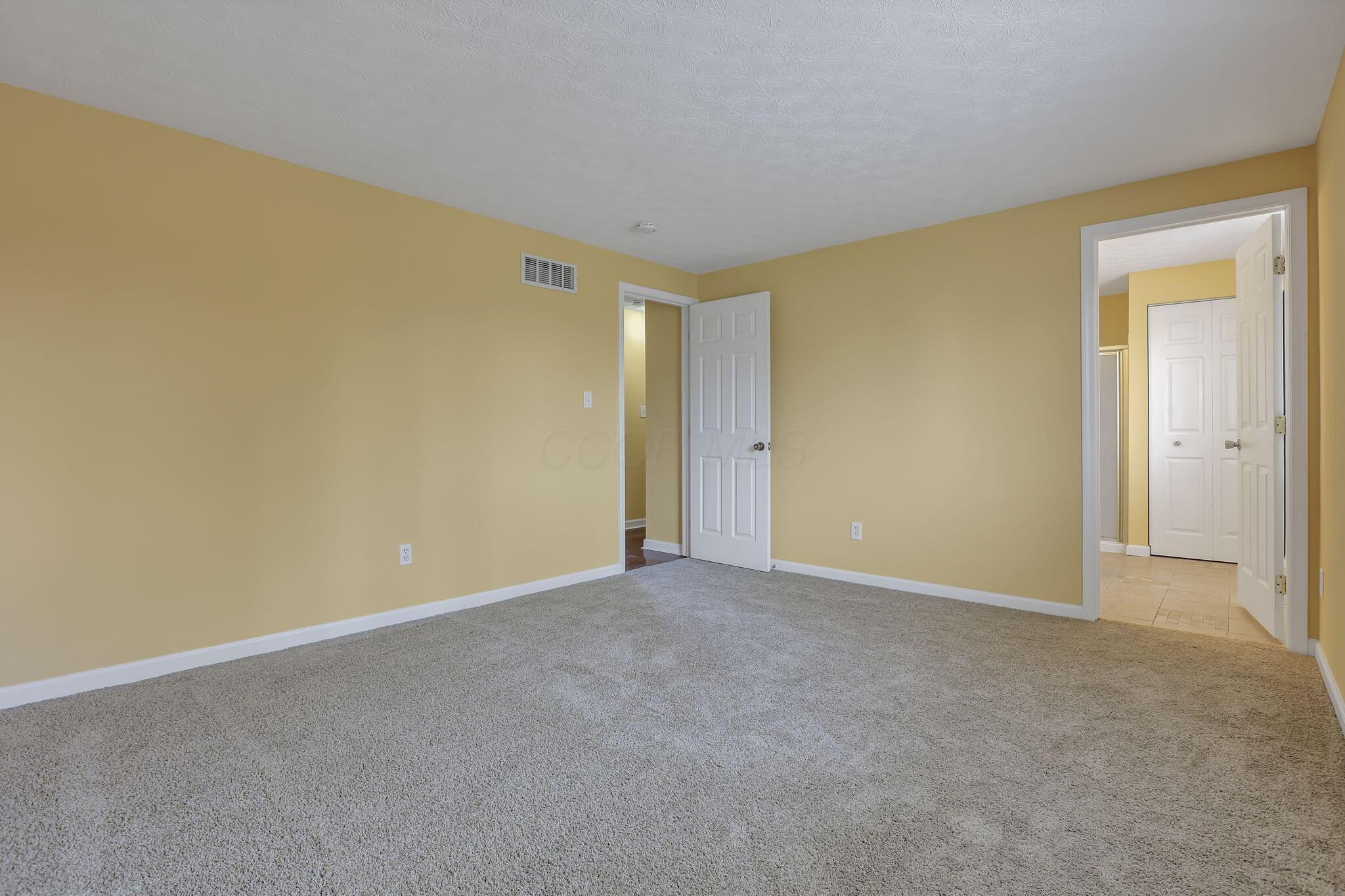 2866 Yankee Doodle Drive, Reynoldsburg, Ohio image 32