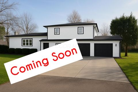 Photo of 6953 Taylor Road SW, Reynoldsburg, OH 43068 (MLS # 225043695)