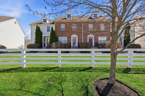 Photo of 978 Hartford Village Boulevard, Columbus, OH 43228 (MLS # 226008381)