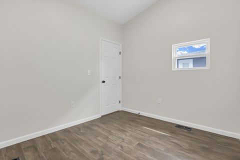 Tiny photo for 180 E Morrill Avenue, Columbus, OH 43207 (MLS # 226025915)