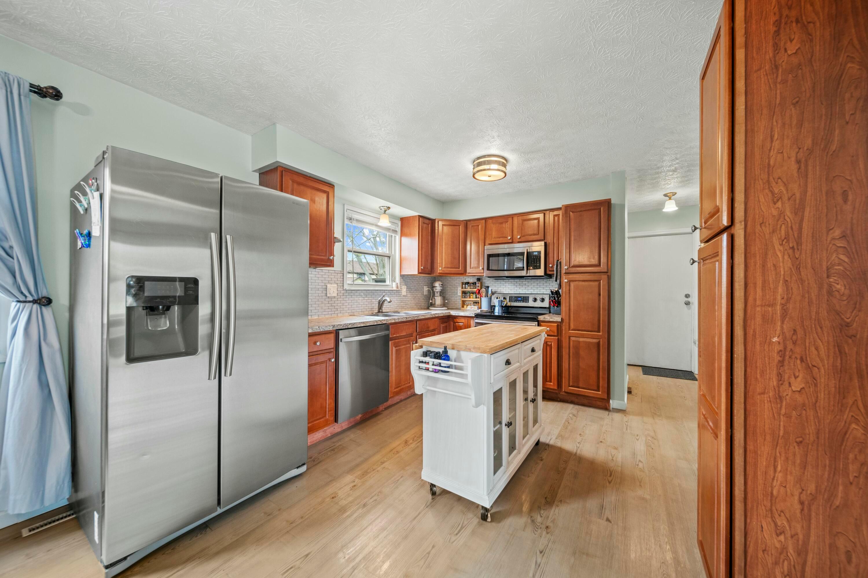 5735 Greendale Drive, Galloway, Ohio image 12