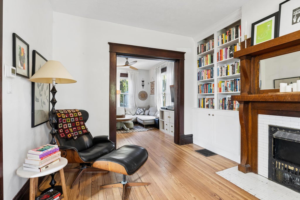 Photo of 406 E Markison Avenue, Columbus, OH 43207 (MLS # 226037290)
