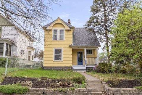 Photo of 199 E Blake Avenue, Columbus, OH 43202 (MLS # 226011042)