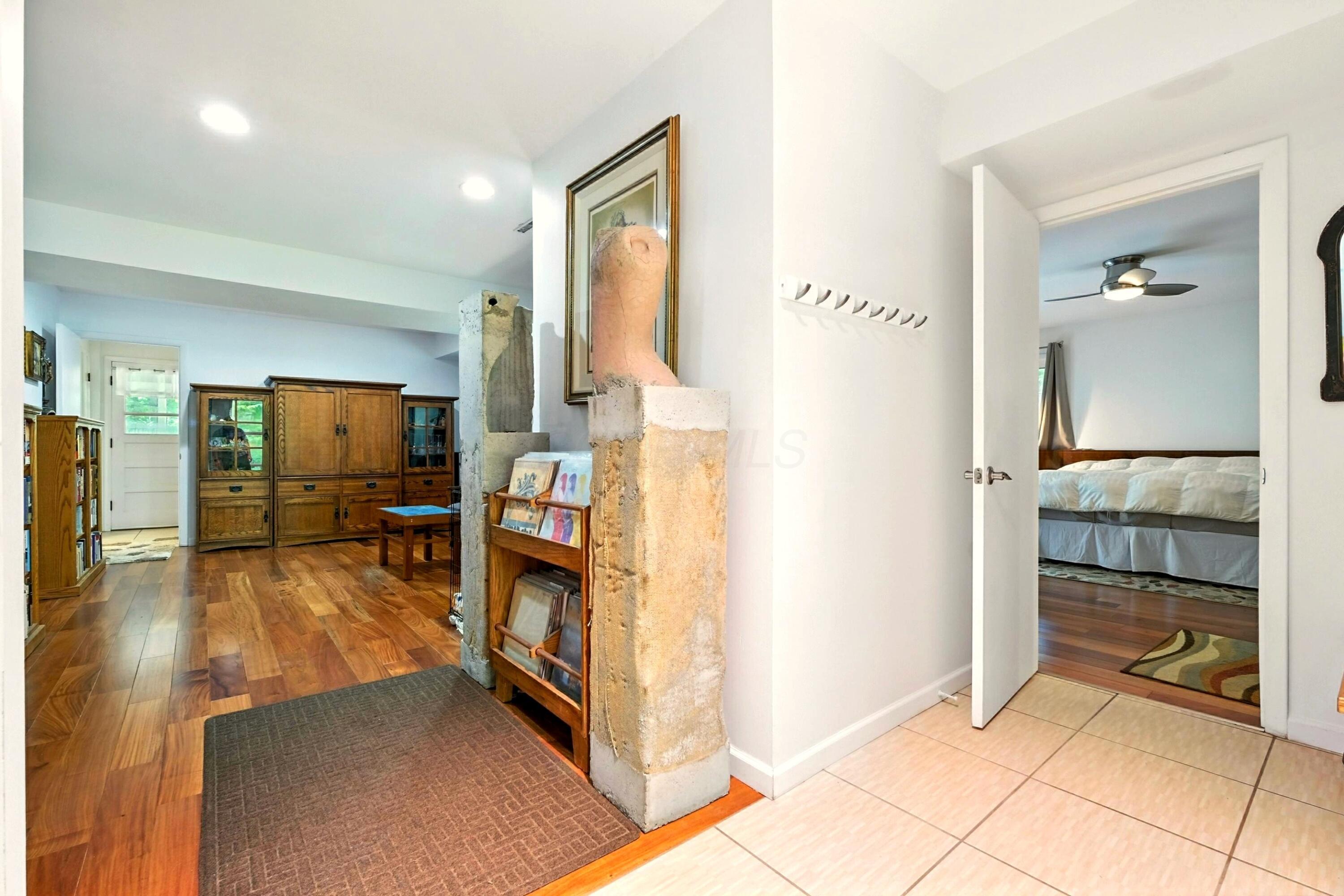 302 E Woodside Drive