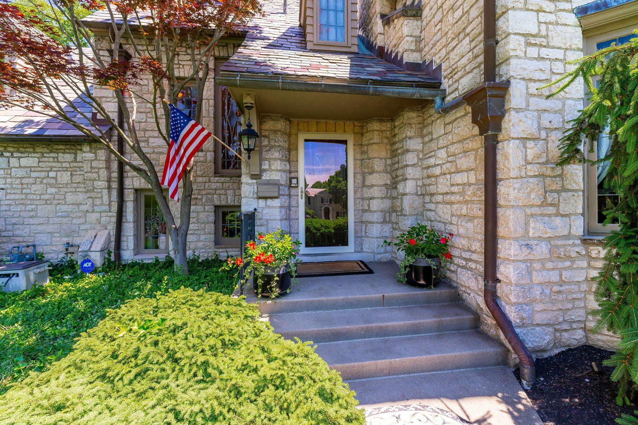2134 Yorkshire Road, Columbus, Ohio image 2
