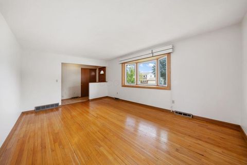 Tiny photo for 4941 Cheviot Drive, Columbus, OH 43220 (MLS # 226014267)