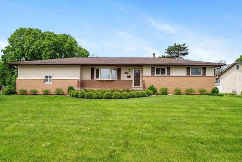 Photo of 4941 Cheviot Drive, Columbus, OH 43220 (MLS # 226014267)