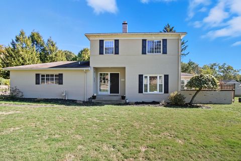 Photo of 2740 W Ridgewood Circle, Zanesville, OH 43701 (MLS # 225039037)
