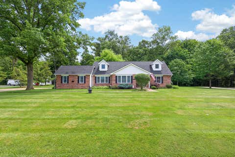 Photo of 18 Eastlake Road, Reynoldsburg, OH 43068 (MLS # 226022809)