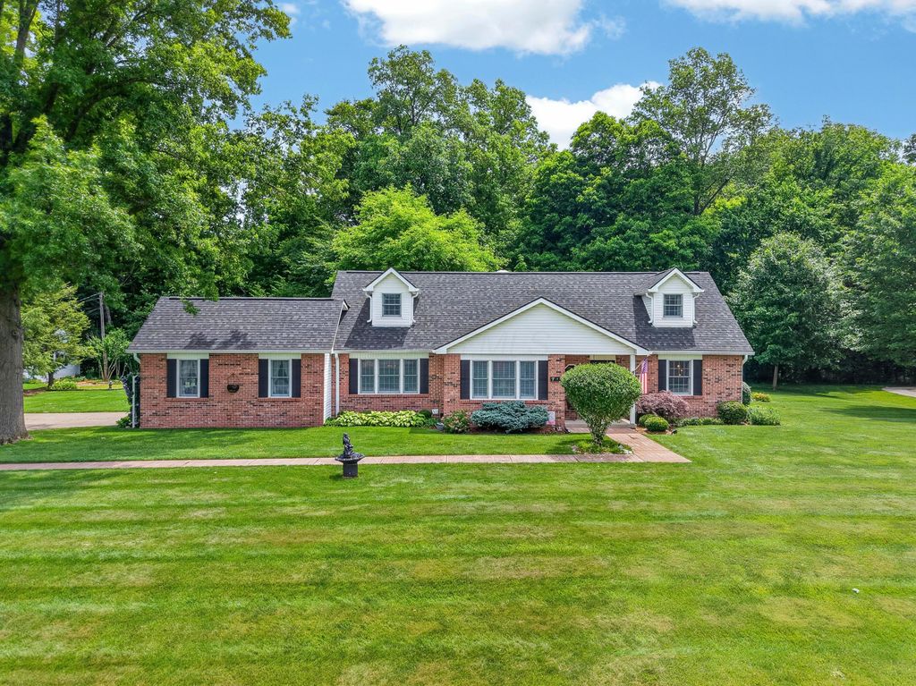 Photo of 18 Eastlake Road, Reynoldsburg, OH 43068 (MLS # 226022809)