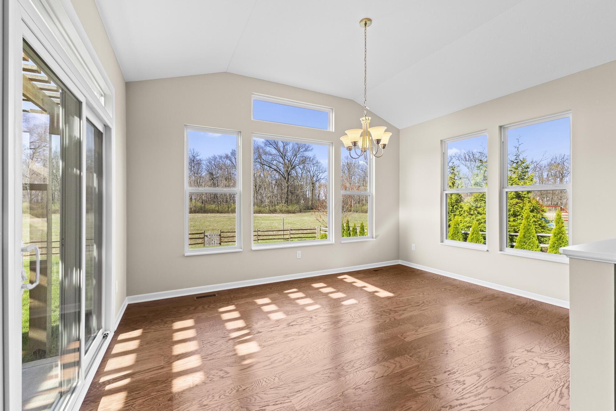 3441 Woodland Drive, Hilliard, Ohio image 12