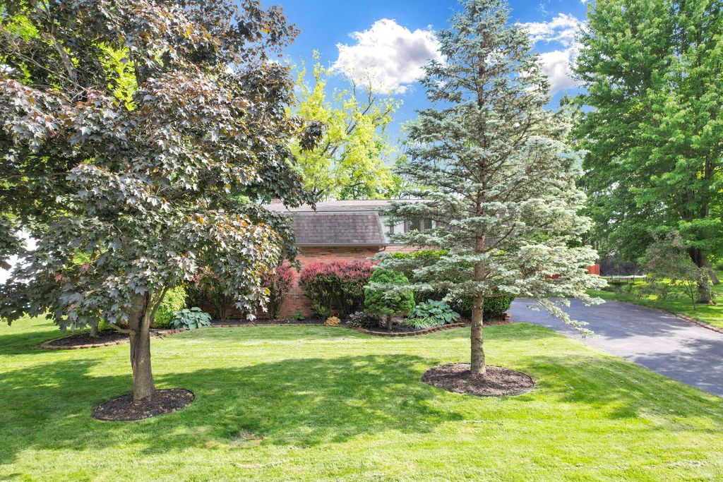 Photo of 185 Kensington Drive, Delaware, OH 43015 (MLS # 226016744)