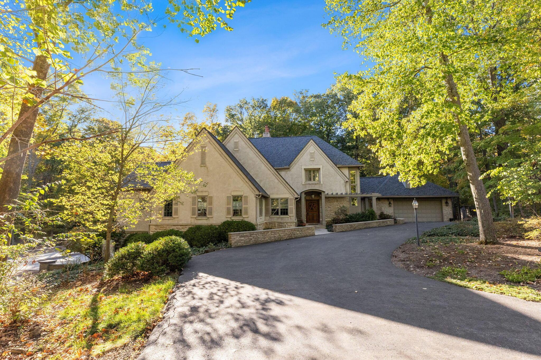 660 Woods Hollow Lane, Powell, Ohio image 2