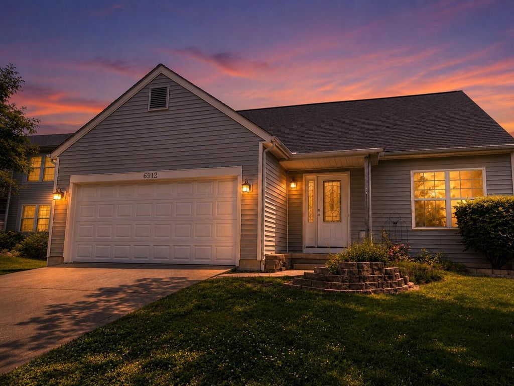 Photo of 6912 Kinston Drive, Canal Winchester, OH 43110 (MLS # 226022796)