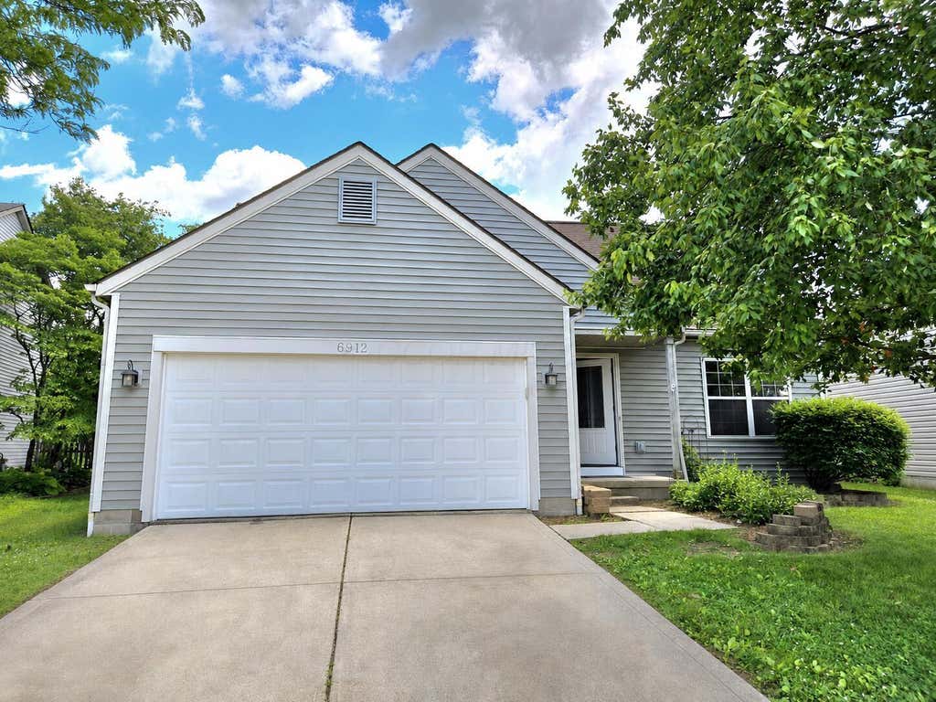 Photo of 6912 Kinston Drive, Canal Winchester, OH 43110 (MLS # 226022796)