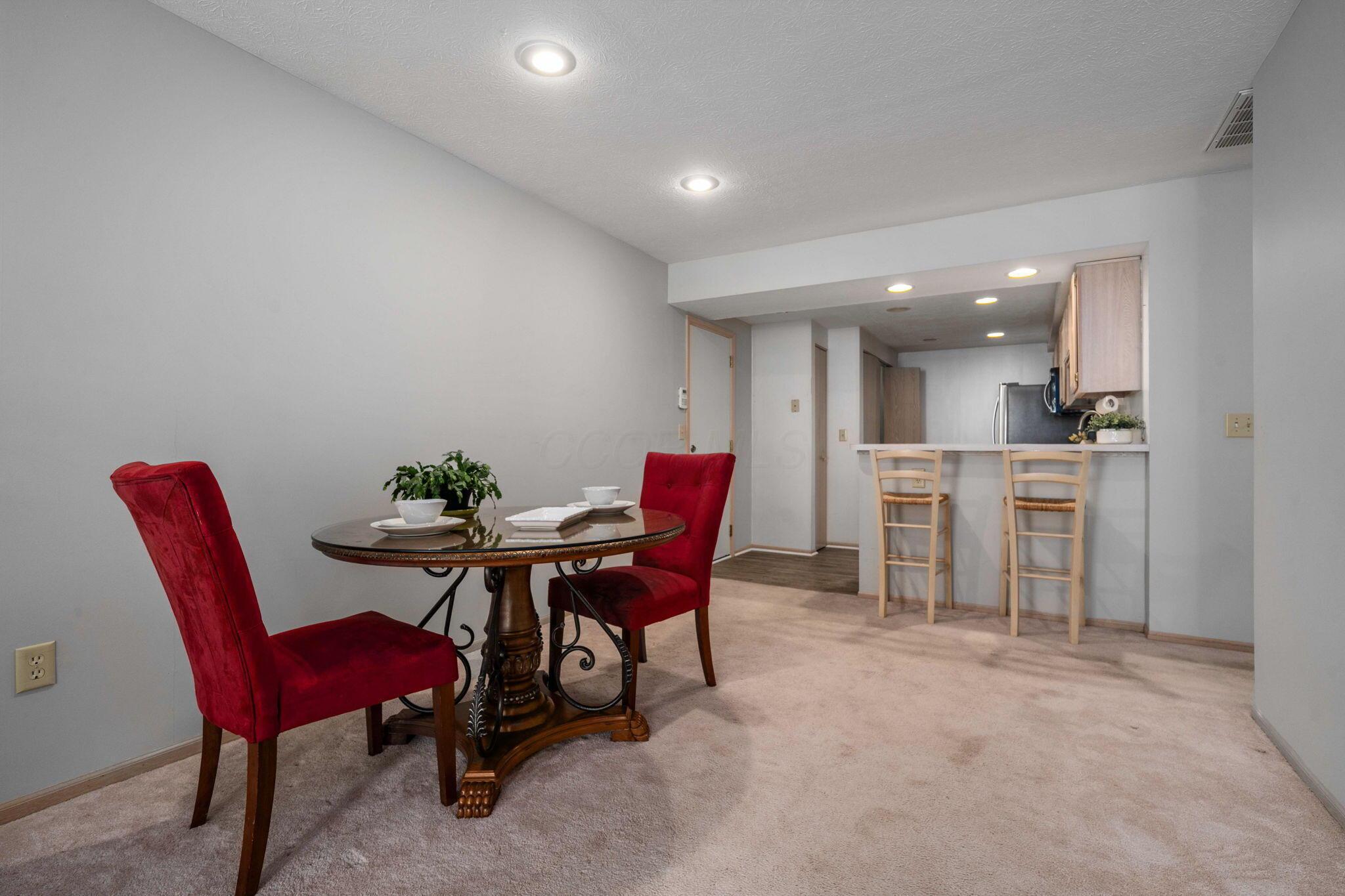 1272 Villa Oaks Court, Columbus, Ohio image 9