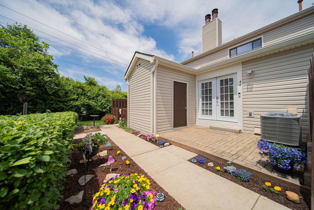 Photo of 44 Hedgerow Lane, Delaware, OH 43015 (MLS # 226016872)