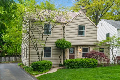 Photo of 60 W Schreyer Place, Columbus, OH 43214 (MLS # 226014551)