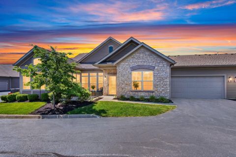 Photo of 402 Stoneshire Loop, Pataskala, OH 43062 (MLS # 226022365)