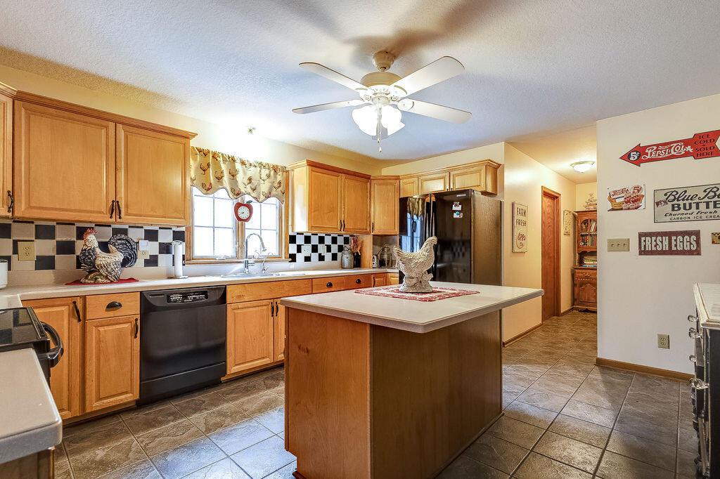 17980 Glen Road, Gambier, Ohio image 1