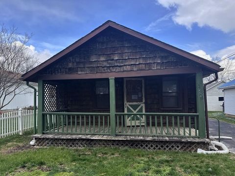 Photo of 1288 Hart Road, Columbus, OH 43223 (MLS # 226008118)
