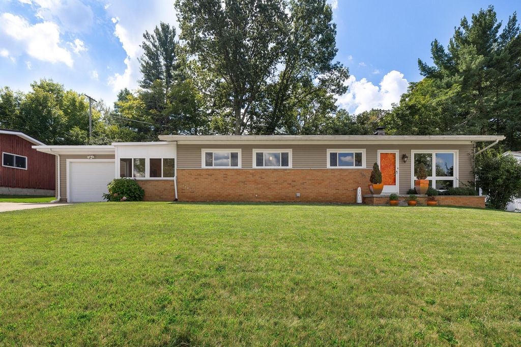 Photo for 403 Abbeyfeale Road, Mansfield, OH 44907 (MLS # 223028995)