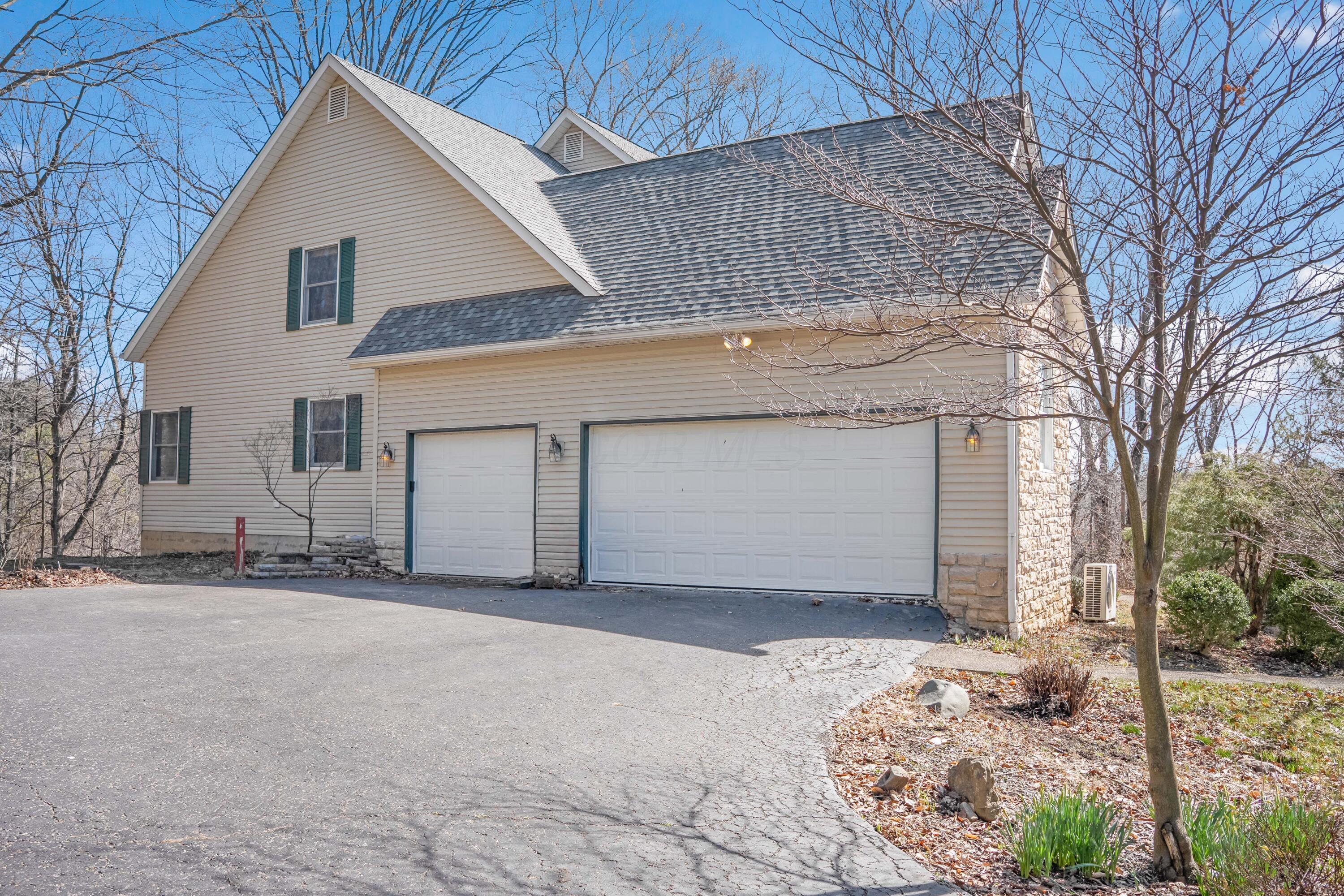 4251 Alward Road, Pataskala, Ohio image 2