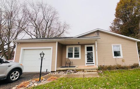 Photo of 128 Dover Road, London, OH 43140 (MLS # 225043789)