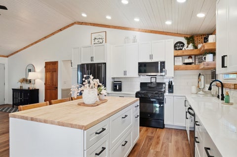 Tiny photo for 1520 State Route 29 NE, London, OH 43140 (MLS # 226039837)