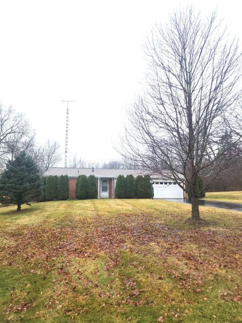Photo of 2705 Ash Drive, Springfield, OH 45504 (MLS # 226006438)