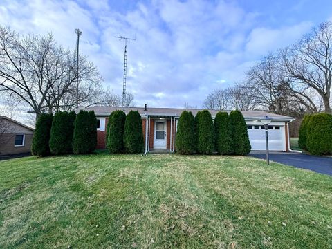 Photo of 2705 Ash Drive, Springfield, OH 45504 (MLS # 226006438)