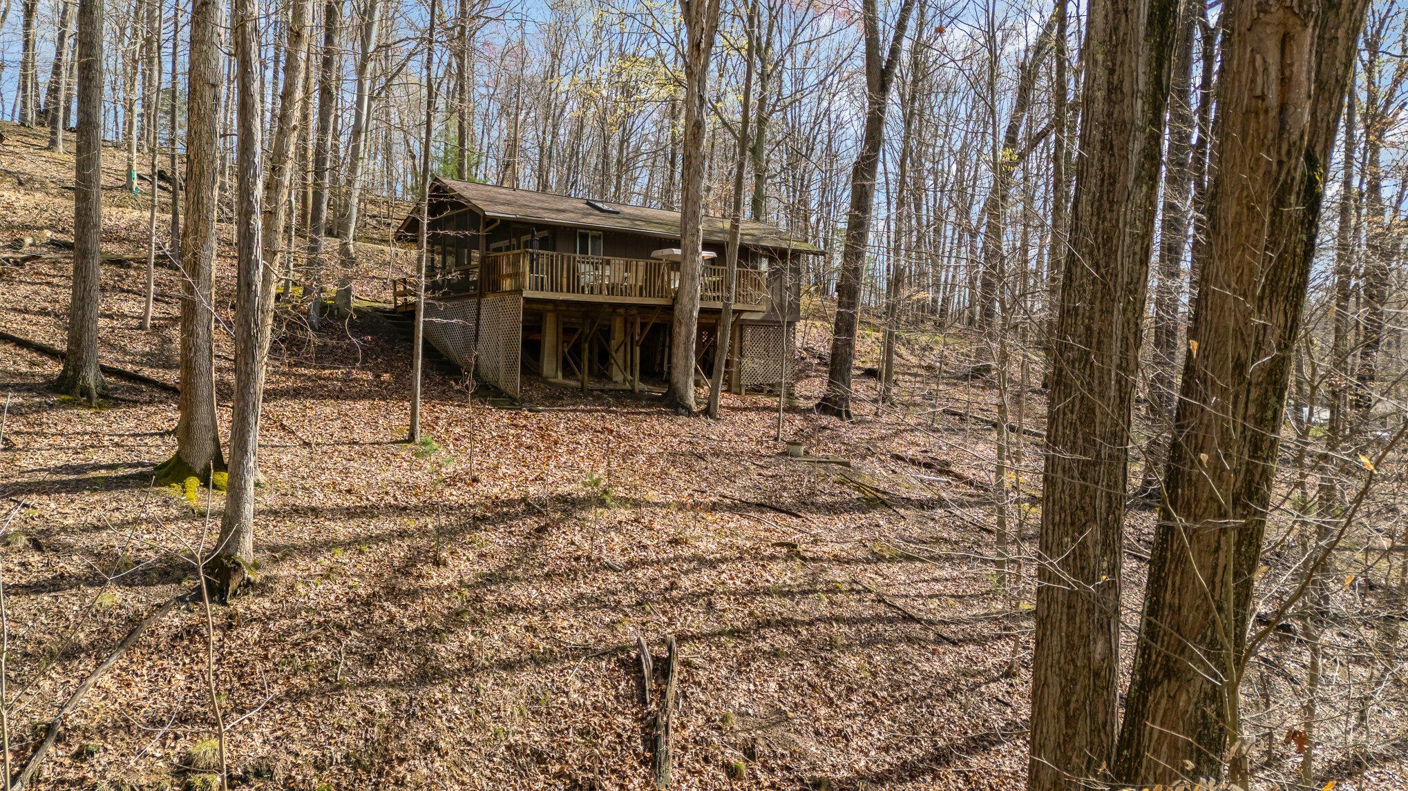 601 Navajo Lane, Sugar Grove, Ohio image 2