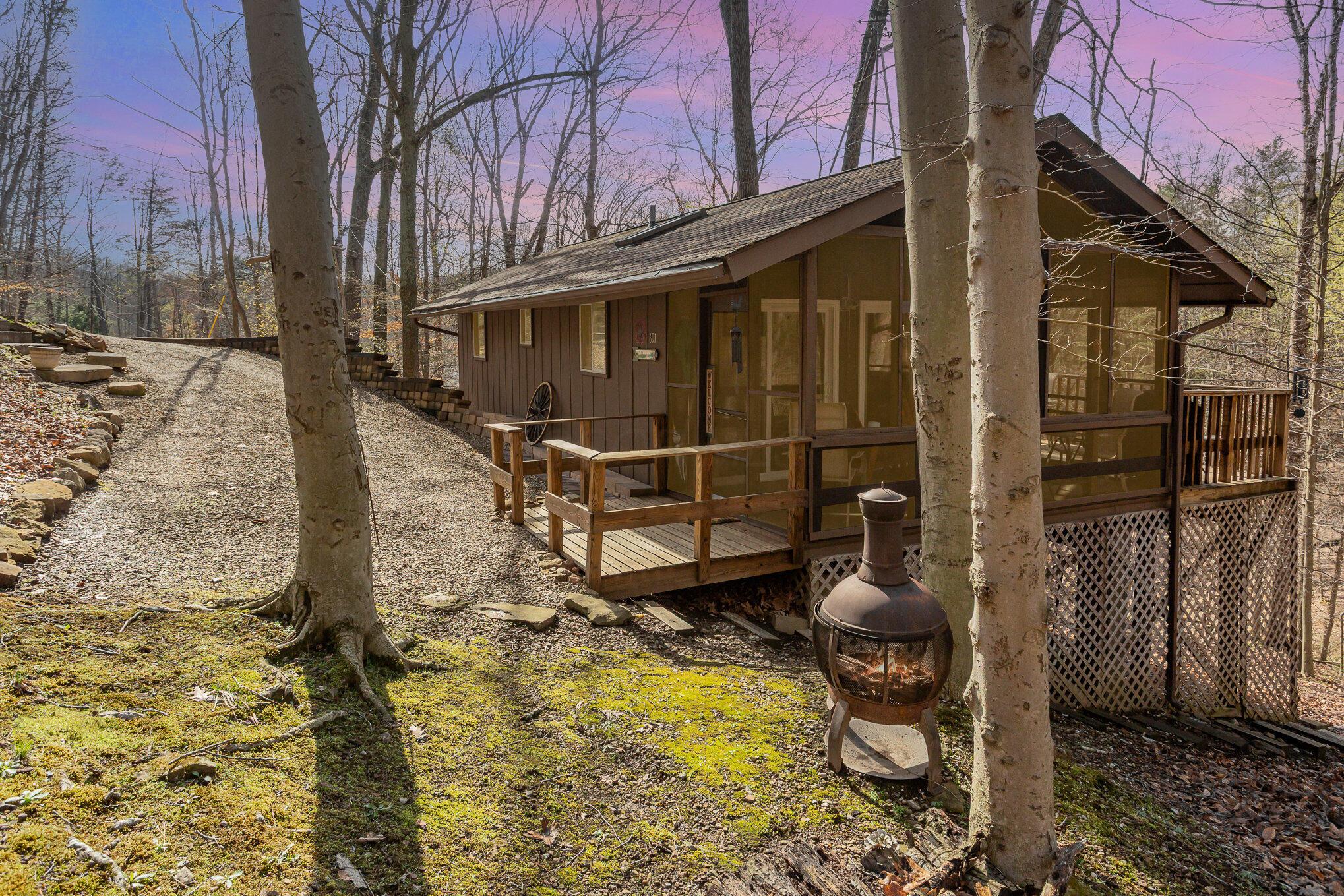 601 Navajo Lane, Sugar Grove, Ohio image 1
