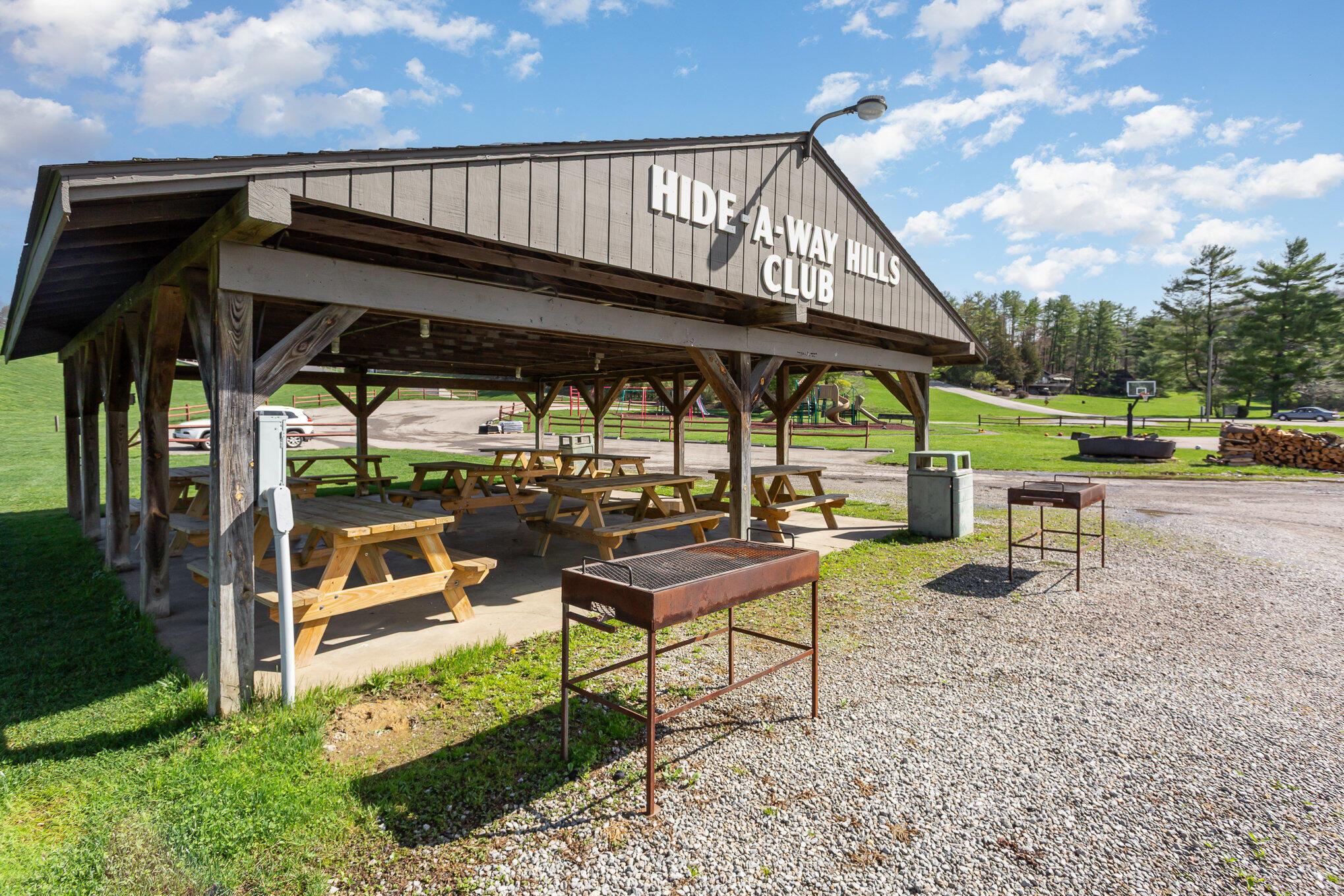 601 Navajo Lane, Sugar Grove, Ohio image 33