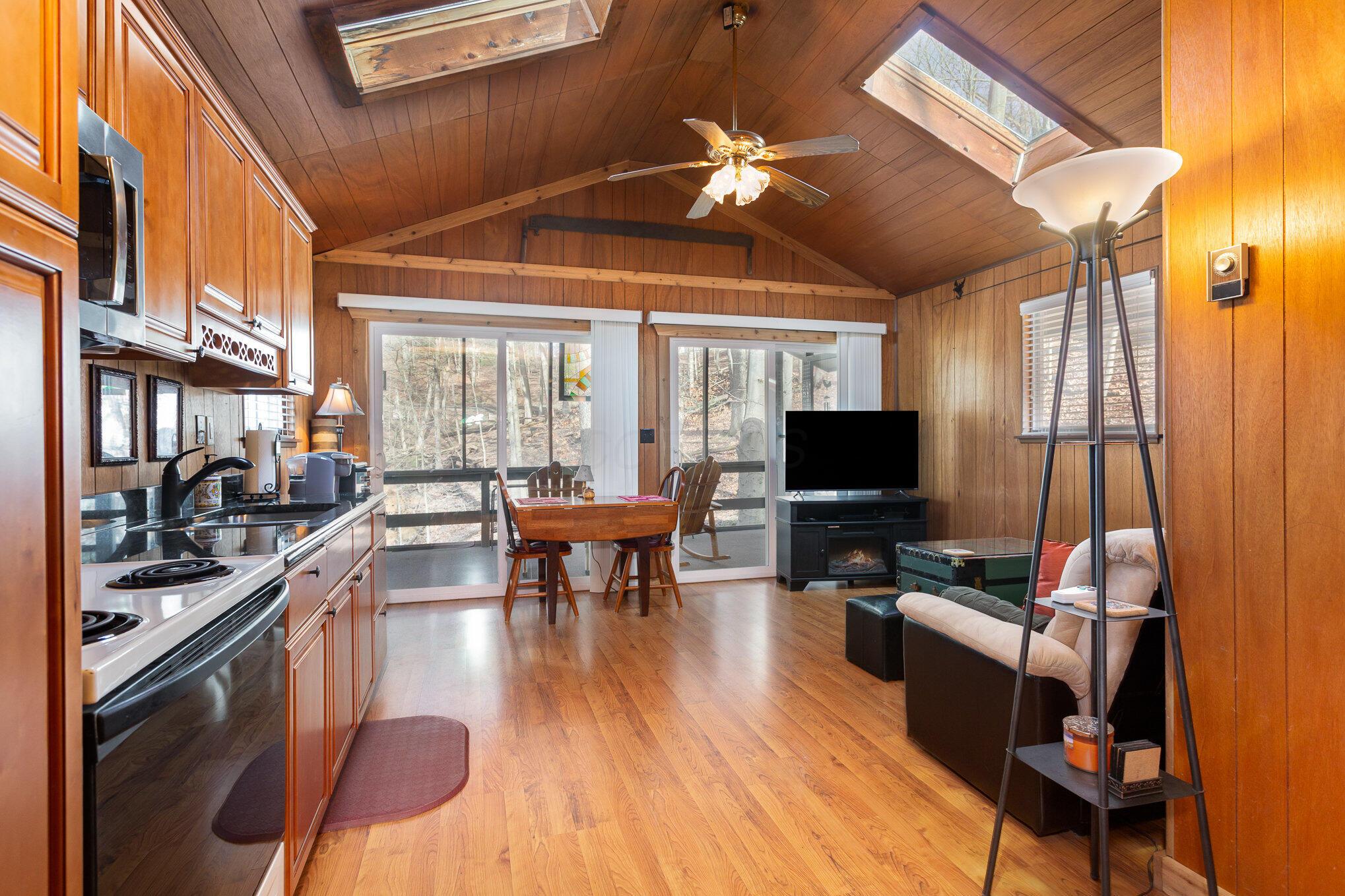 601 Navajo Lane, Sugar Grove, Ohio image 18
