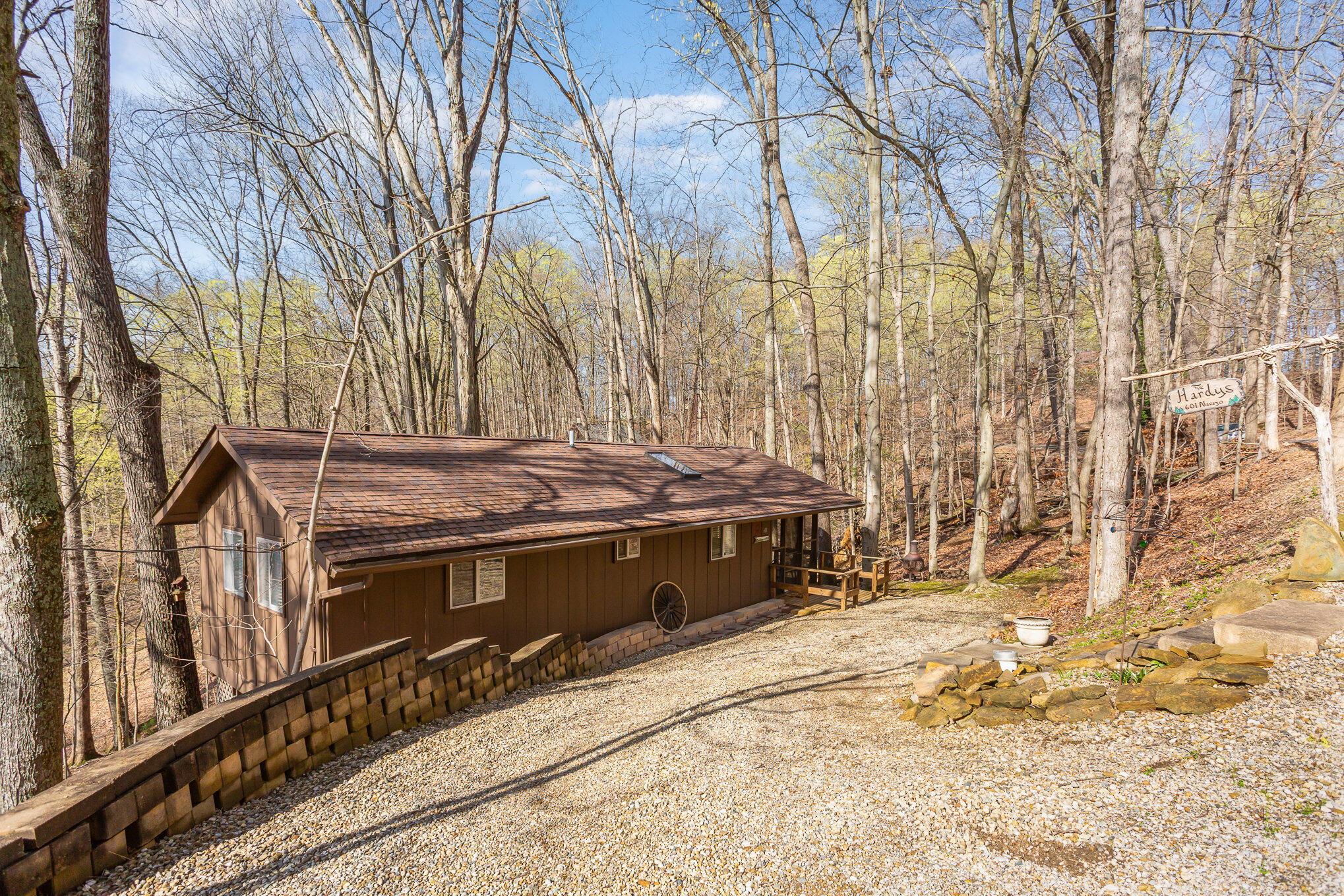 601 Navajo Lane, Sugar Grove, Ohio image 3