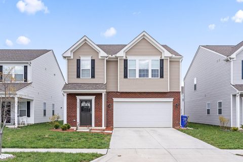 Photo of 5388 Town Hill Drive, Canal Winchester, OH 43110 (MLS # 226005177)