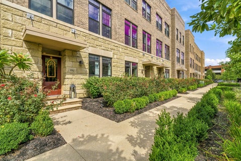 Photo of 990 Pullman Place 29 #29, Grandview Heights, OH 43212 (MLS # 226036624)