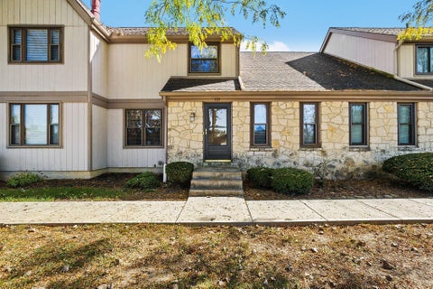 Photo of 537 Woodingham Place 2B #2B, Columbus, OH 43213 (MLS # 226038785)