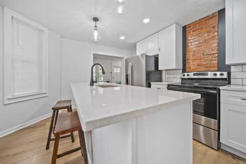 Photo of 90 S Burgess Avenue, Columbus, OH 43204 (MLS # 226031676)
