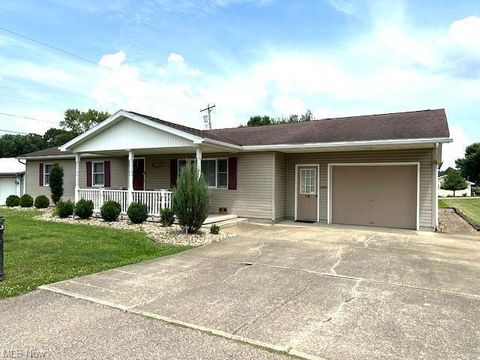 Single Family Residence in Zanesville OH 18 Hickory Street 1.jpg