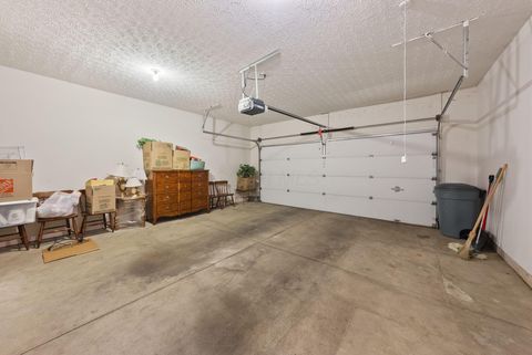 Tiny photo for 4189 Waterside Place 9 #9, Grove City, OH 43123 (MLS # 225045608)