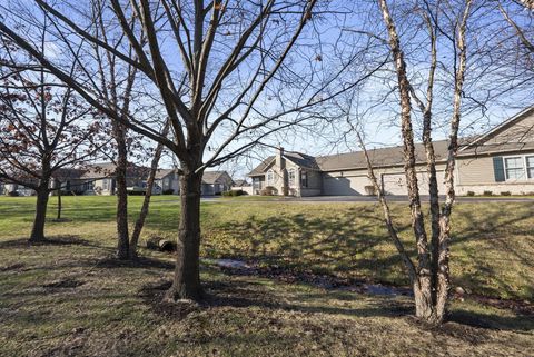 Tiny photo for 4189 Waterside Place 9 #9, Grove City, OH 43123 (MLS # 225045608)